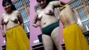 खूबसूरत मल्लू दीदी ने कपड़े उतारकर दिखाया नंगा बदन