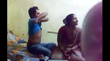 बंगालन भाभी की मोटी चूंची दबाई देसी सेक्सी वीडियो