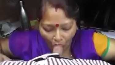 आंटी ने पति का लंड प्यार से चूसा इंडियन बीएफ वीडियो