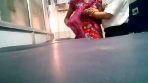 लड़की की चूत से खेल गया डॉक्टर चेक करने के बहाने वीडियो
