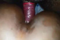 लंड पर लाल कंडोम लगा के कामवाली की गांड फकिंग की वीडियो