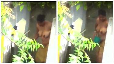 बड़े बूब्सवाली पड़ोसी भाभी को नंगी नहाते हुए चुपके से फिल्माया