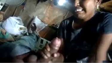 सेक्सी तेलुगु भाभी ने बेंक से लोन लेने के लिए सर्वे के लिए आये आदमी का मोटा लंड चूसा. देखें तेलुगु ऑडीओ के सार्ट लंड चुसाई का वीडियो.