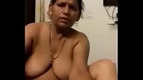 ६० साल की रंडी को होटल पर नंगा किया